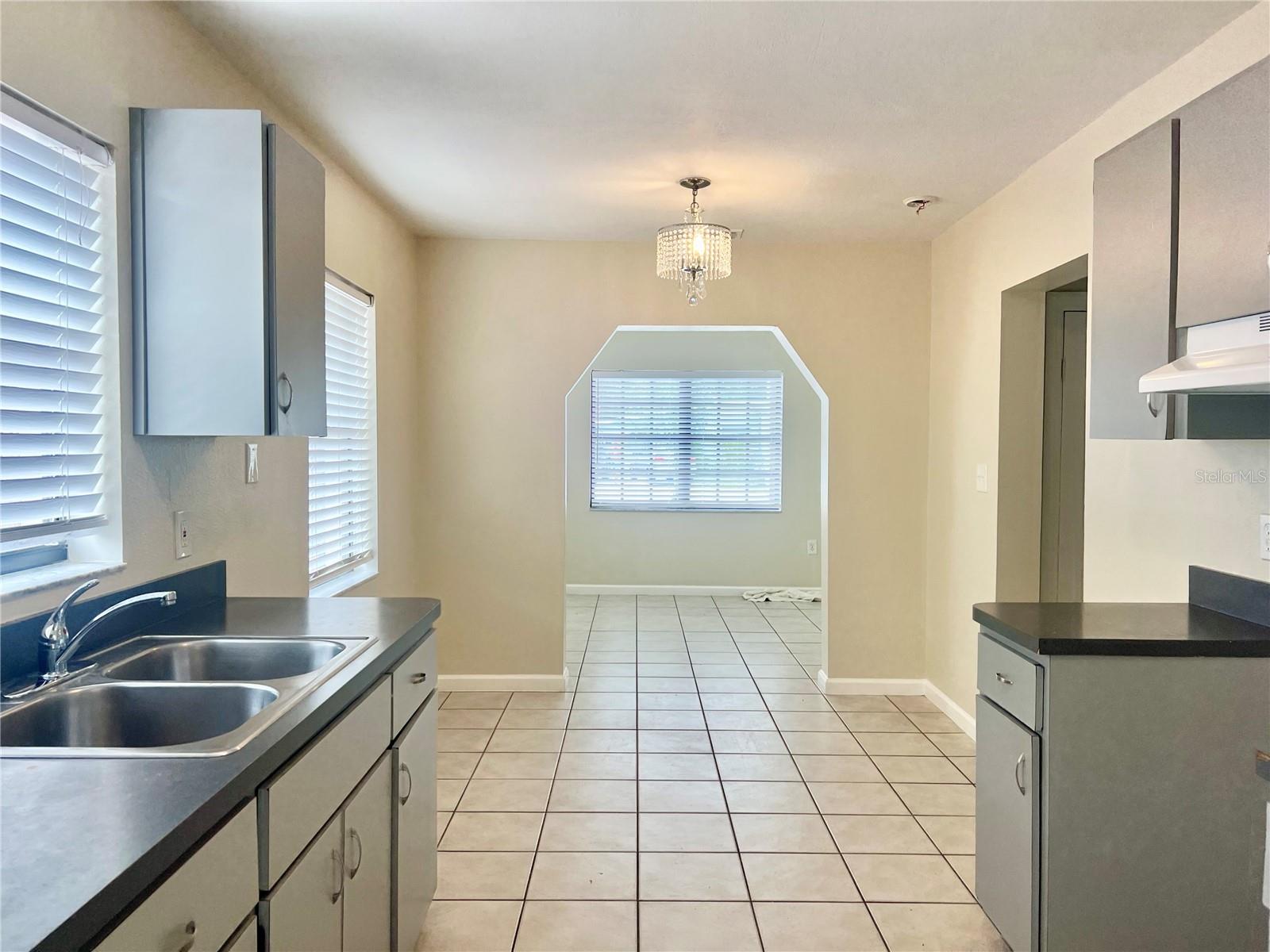 3110 W IVY ST, TAMPA, FL — photo 11