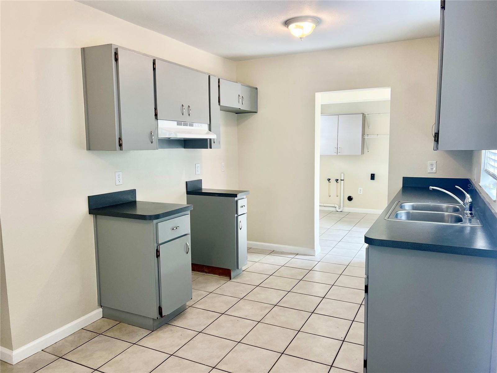 3110 W IVY ST, TAMPA, FL — photo 13