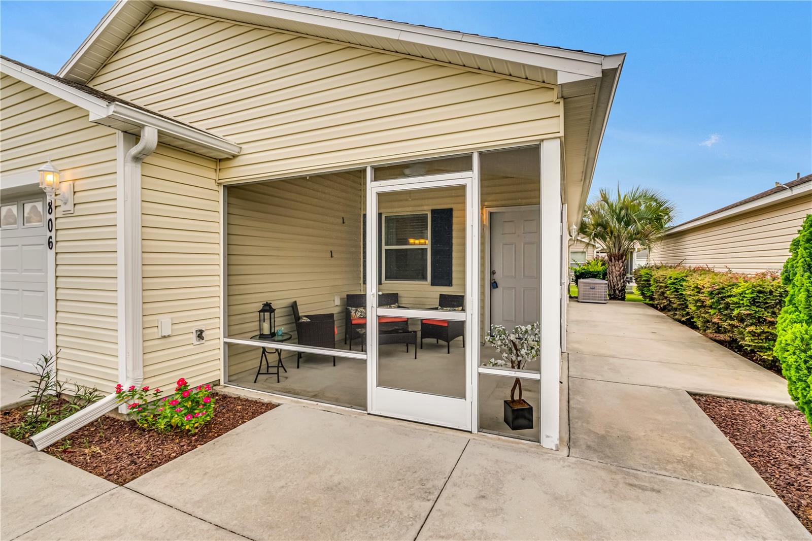 1806 QUEENSBURY TER, THE VILLAGES, FL — photo 2