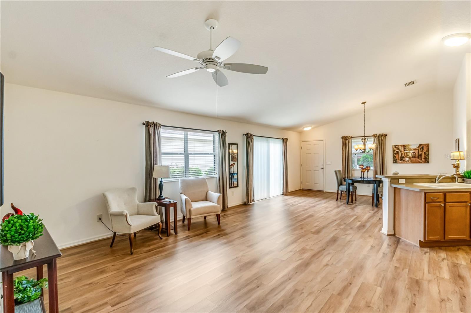 1806 QUEENSBURY TER, THE VILLAGES, FL — photo 12