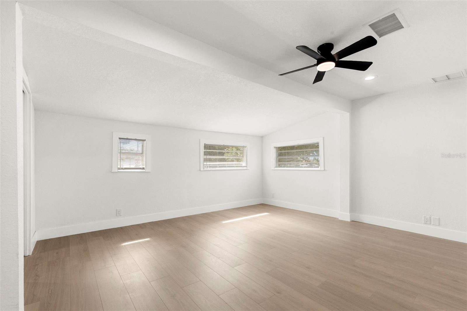5501 N ALBANY AVE, TAMPA, FL — photo 40