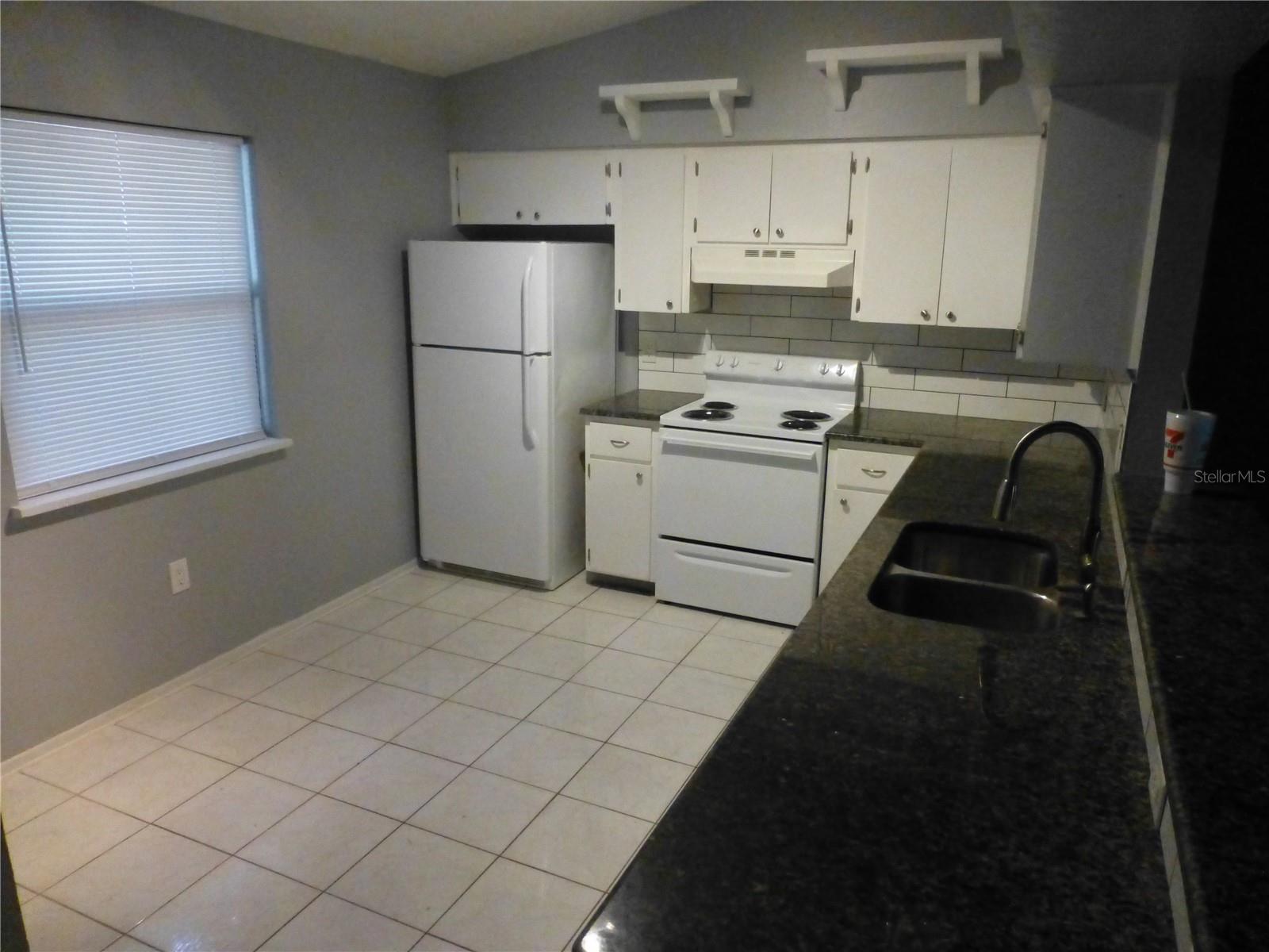 1890 WOLFORD RD #5, CLEARWATER, FL — photo 2