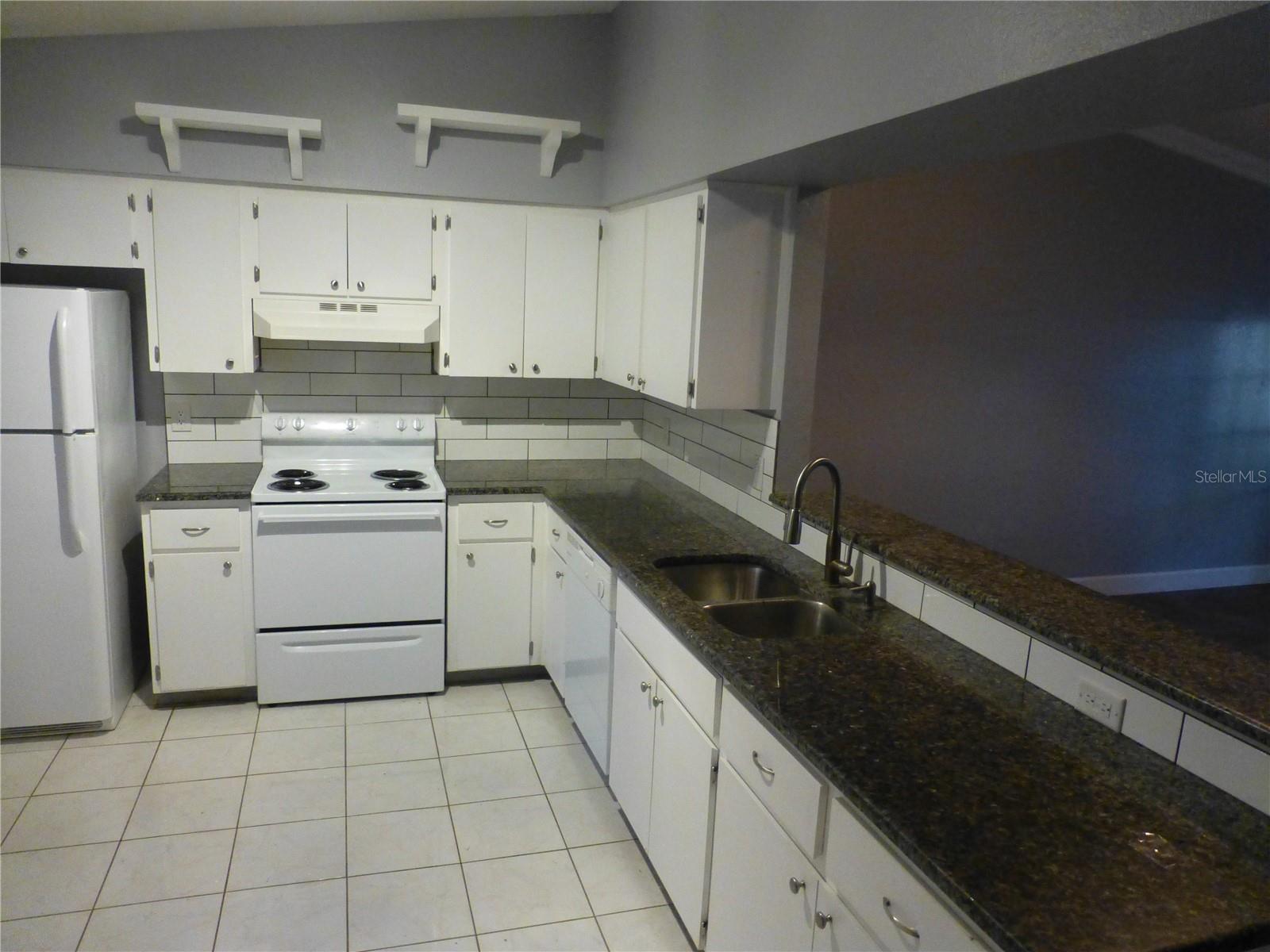 1890 WOLFORD RD #5, CLEARWATER, FL — photo 3