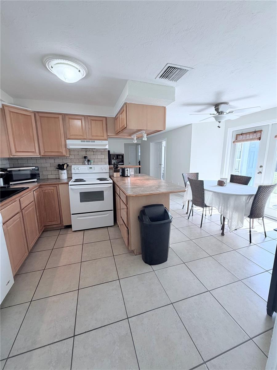 3219 CAMBRIDGE DR, SARASOTA, FL — photo 6