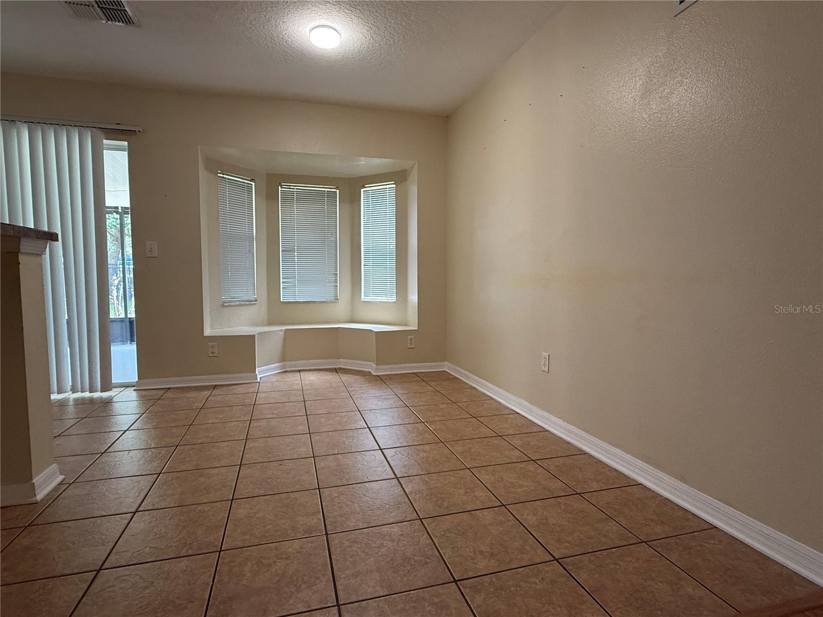 5901 WRENWATER DR, LITHIA, FL — photo 4