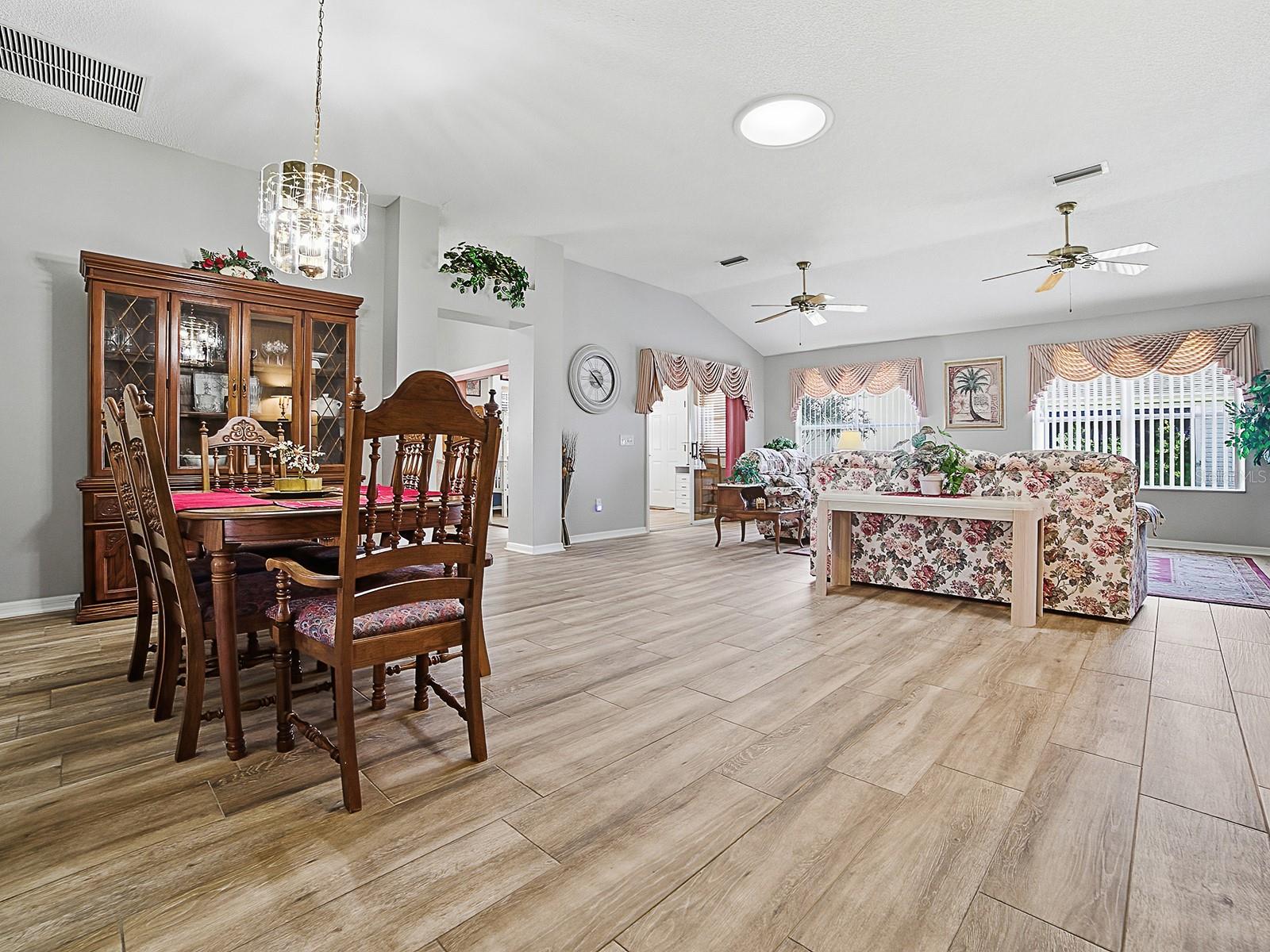 820 CORTEZ AVE, THE VILLAGES, FL — photo 9