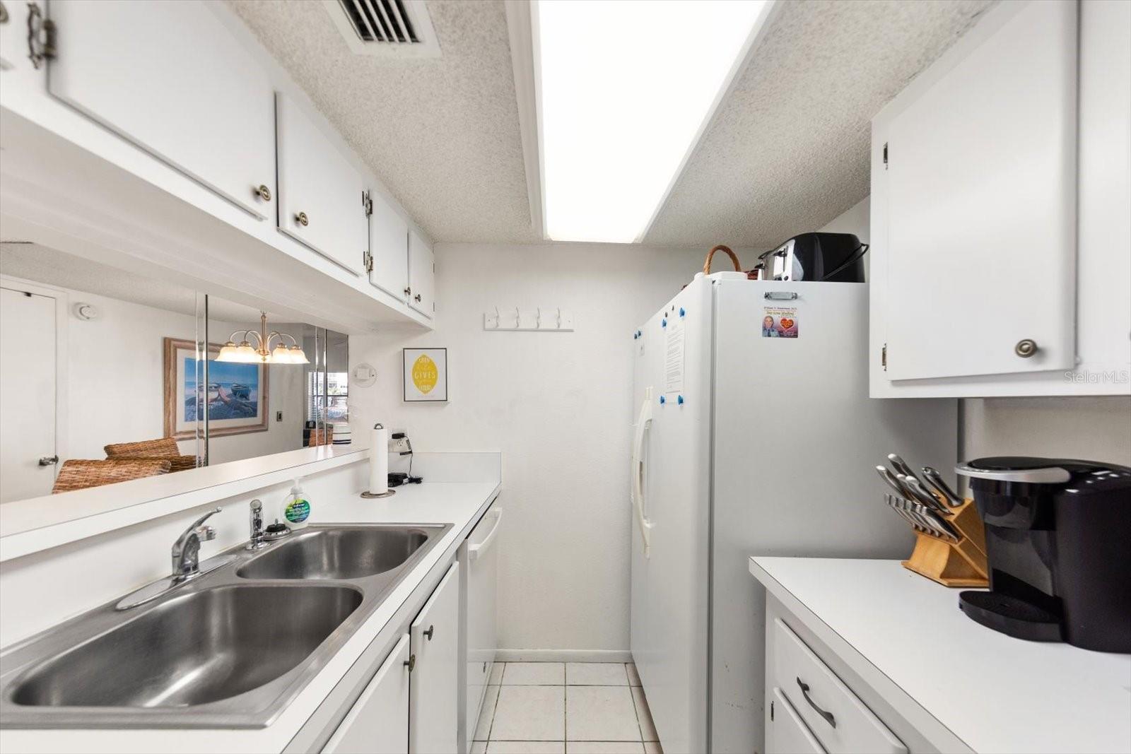 179 MEDALLION BLVD #H, MADEIRA BEACH, FL — photo 11