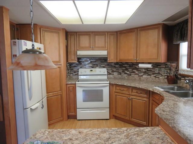 2107 PALMA SOLA BLVD #8, BRADENTON, FL — photo 2