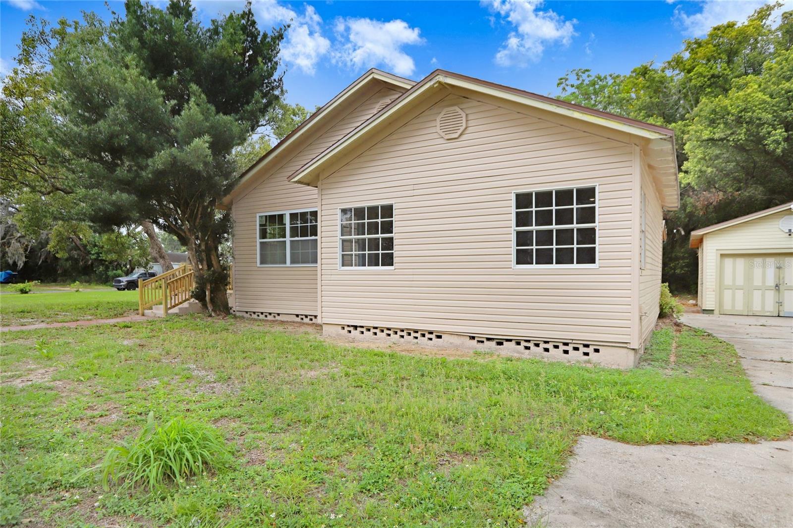 310 S DELANEY AVE, AVON PARK, FL — photo 3