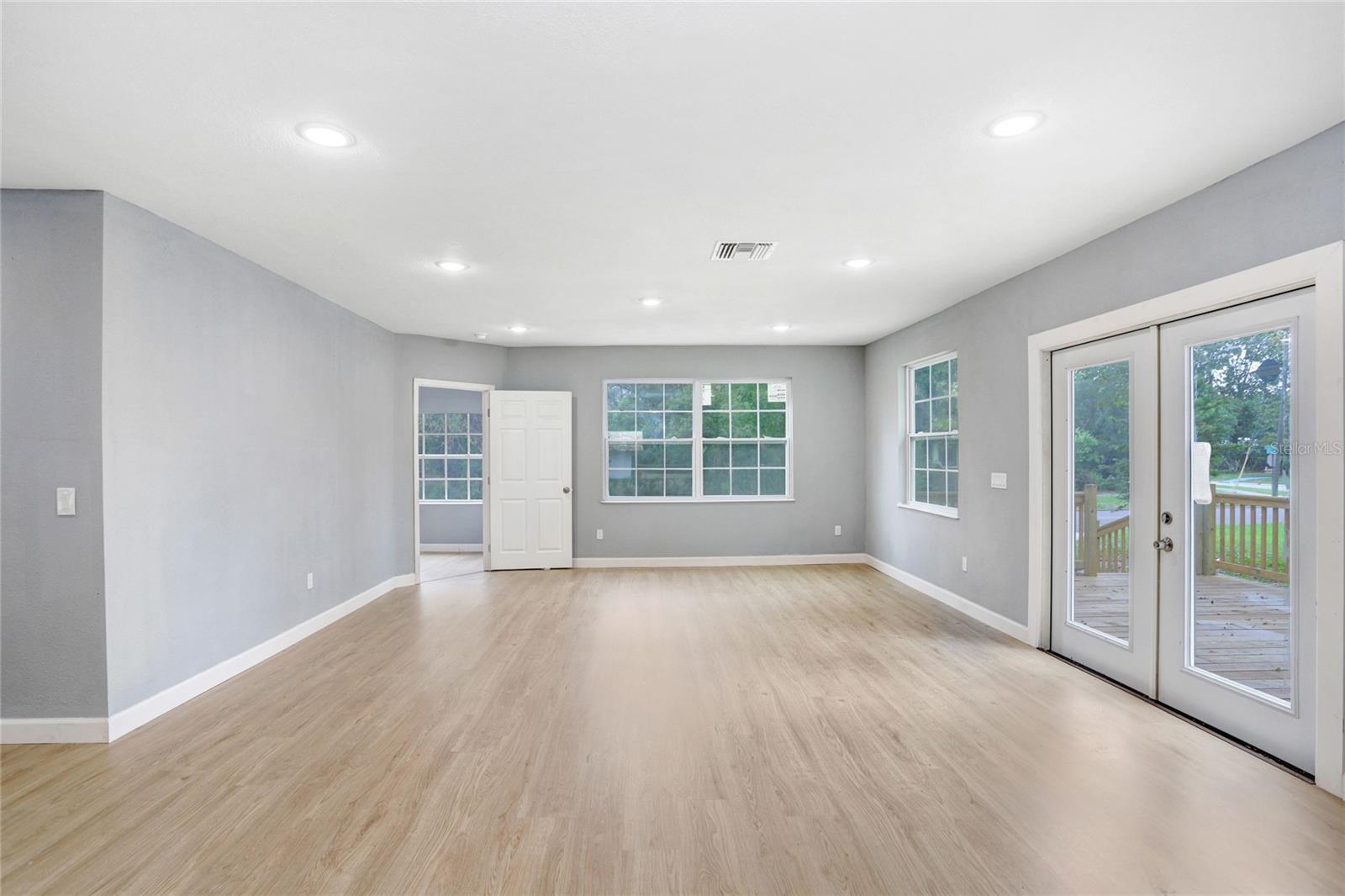 310 S DELANEY AVE, AVON PARK, FL — photo 11