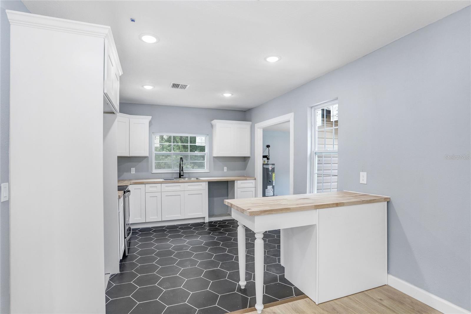 310 S DELANEY AVE, AVON PARK, FL — photo 17