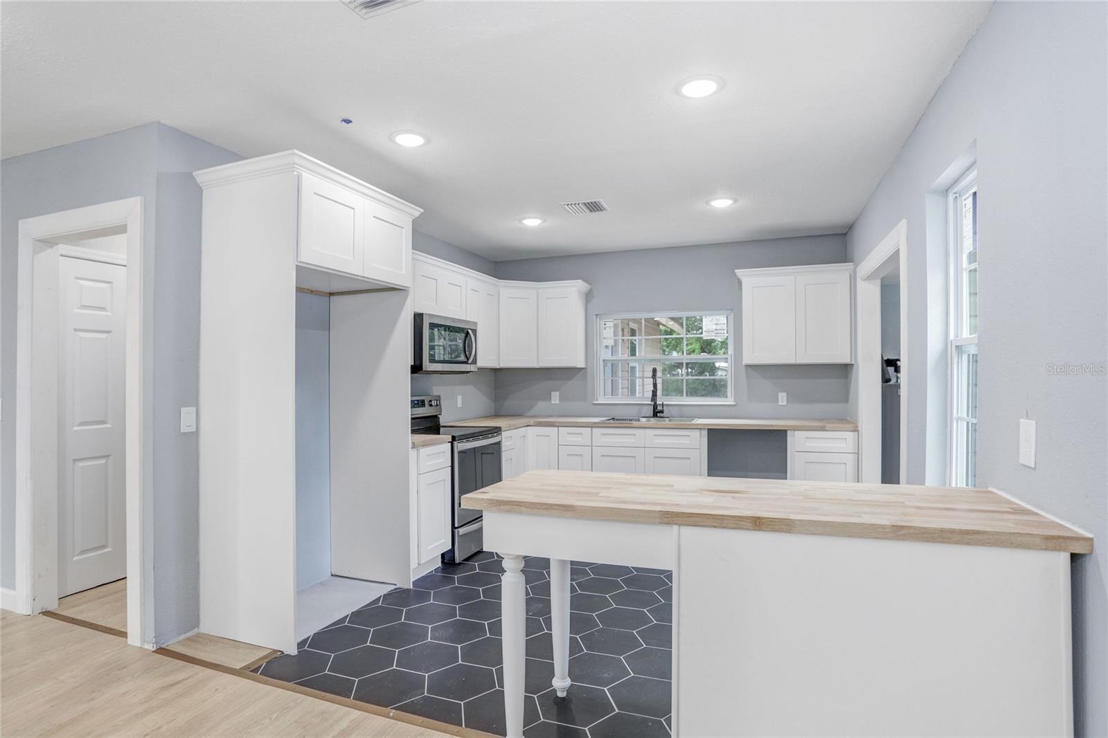 310 S DELANEY AVE, AVON PARK, FL — photo 18