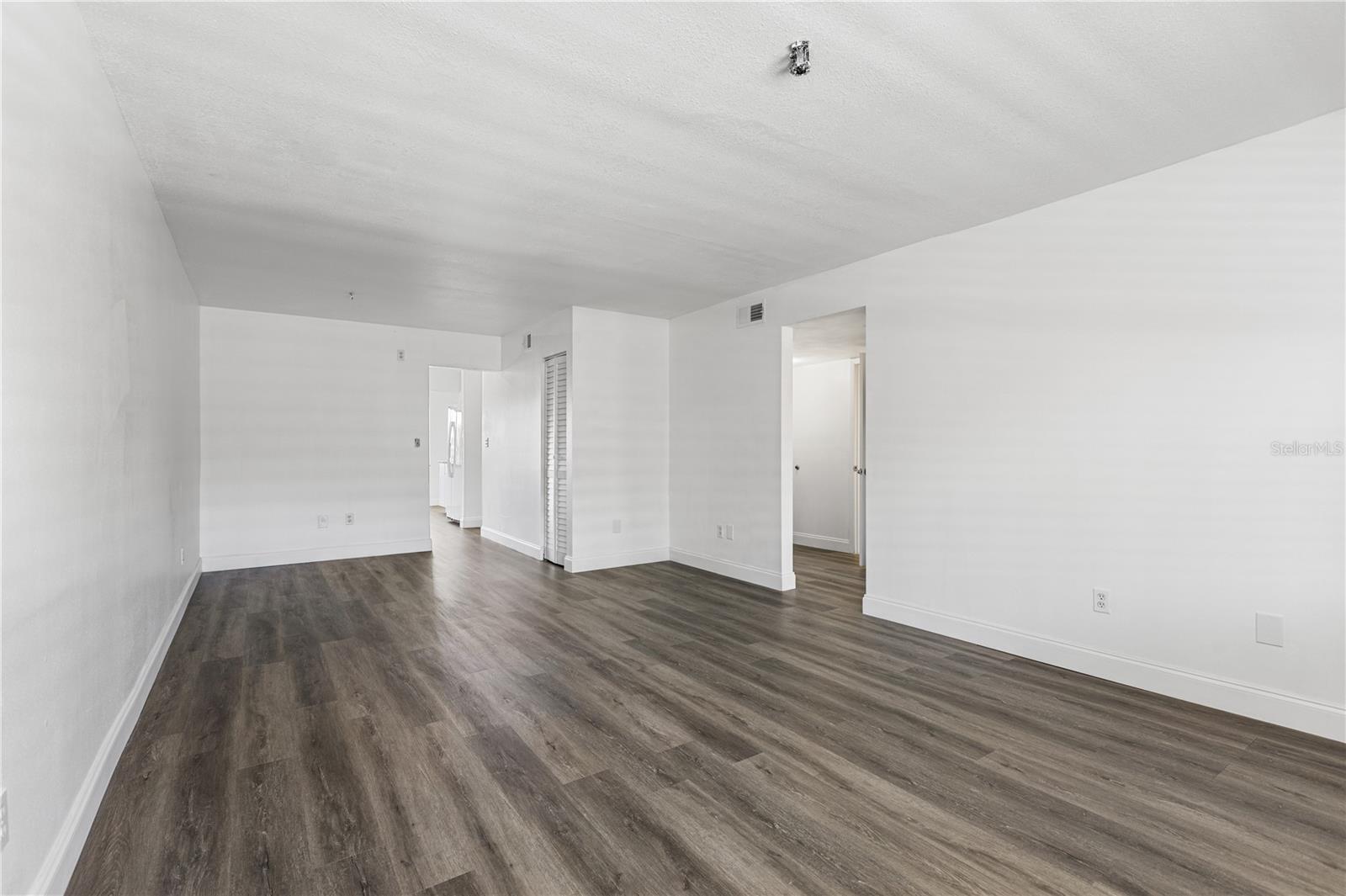 5080 LOCUST ST NE #322, ST PETERSBURG, FL — photo 4