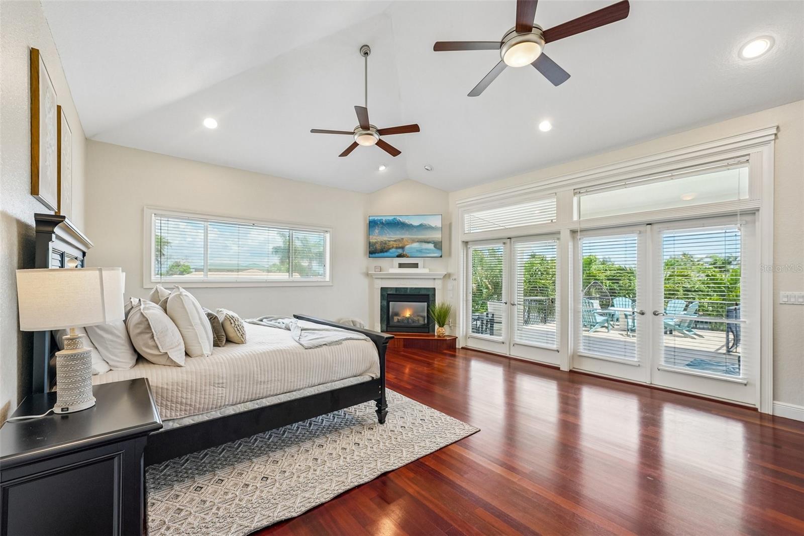 2032 MASSACHUSETTS AVE NE, ST PETERSBURG, FL — photo 27