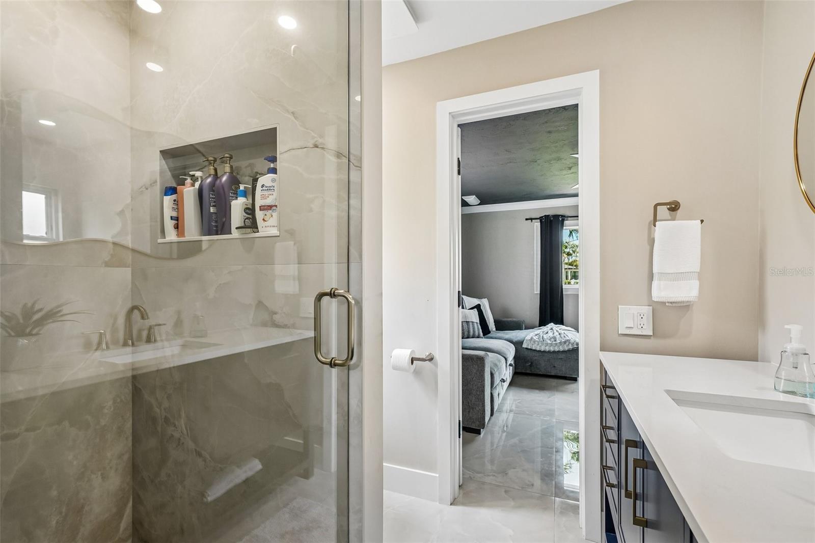 2032 MASSACHUSETTS AVE NE, ST PETERSBURG, FL — photo 37