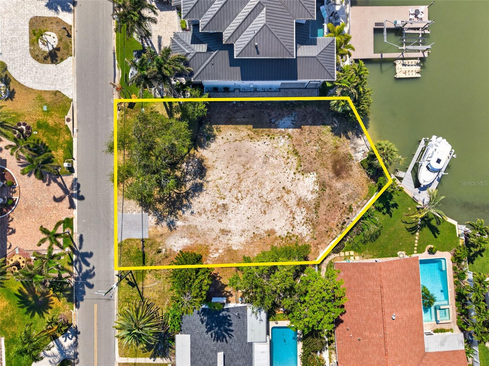 909 OAKWOOD DR, LARGO, FL