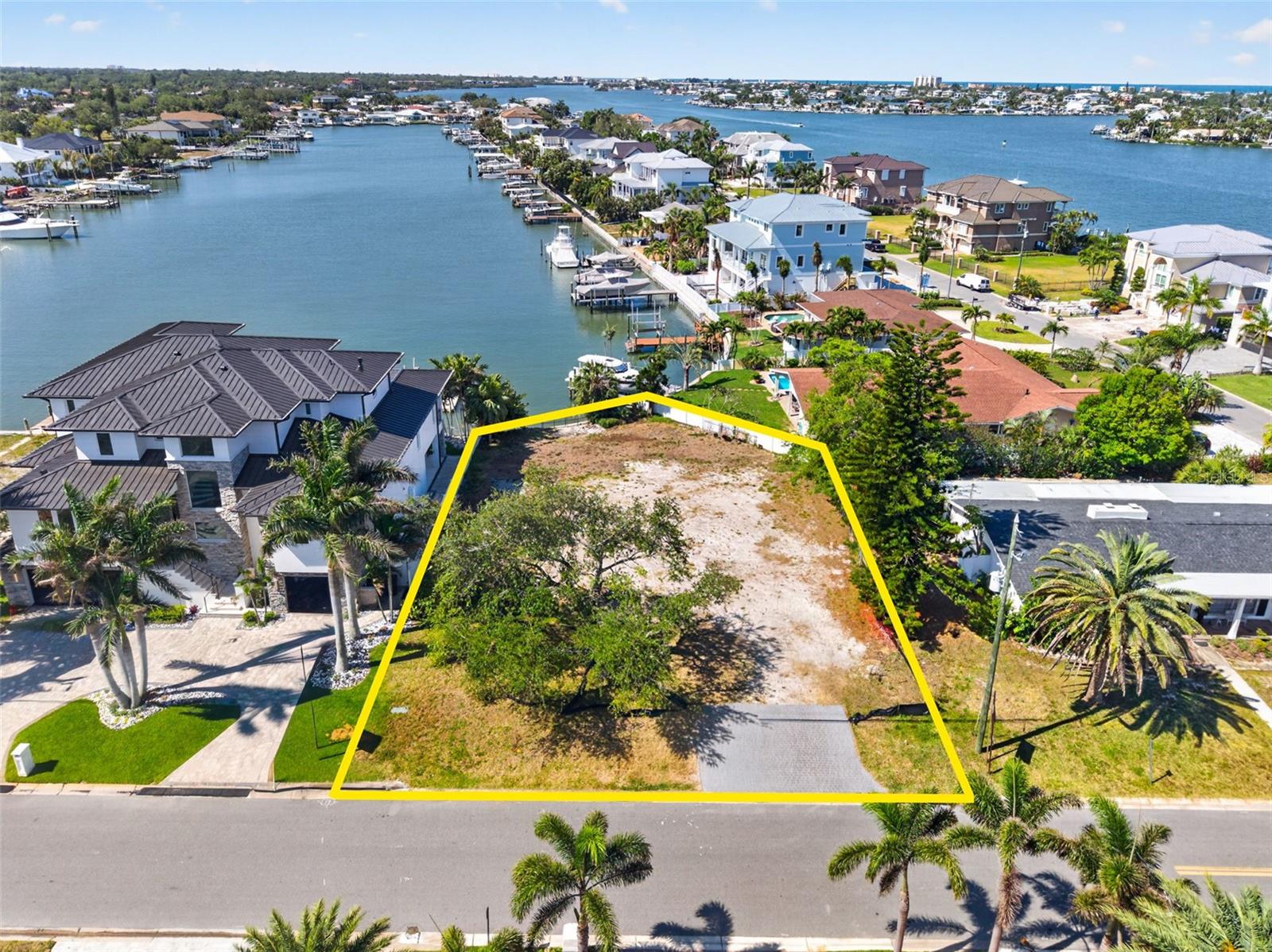 909 OAKWOOD DR, LARGO, FL — photo 2
