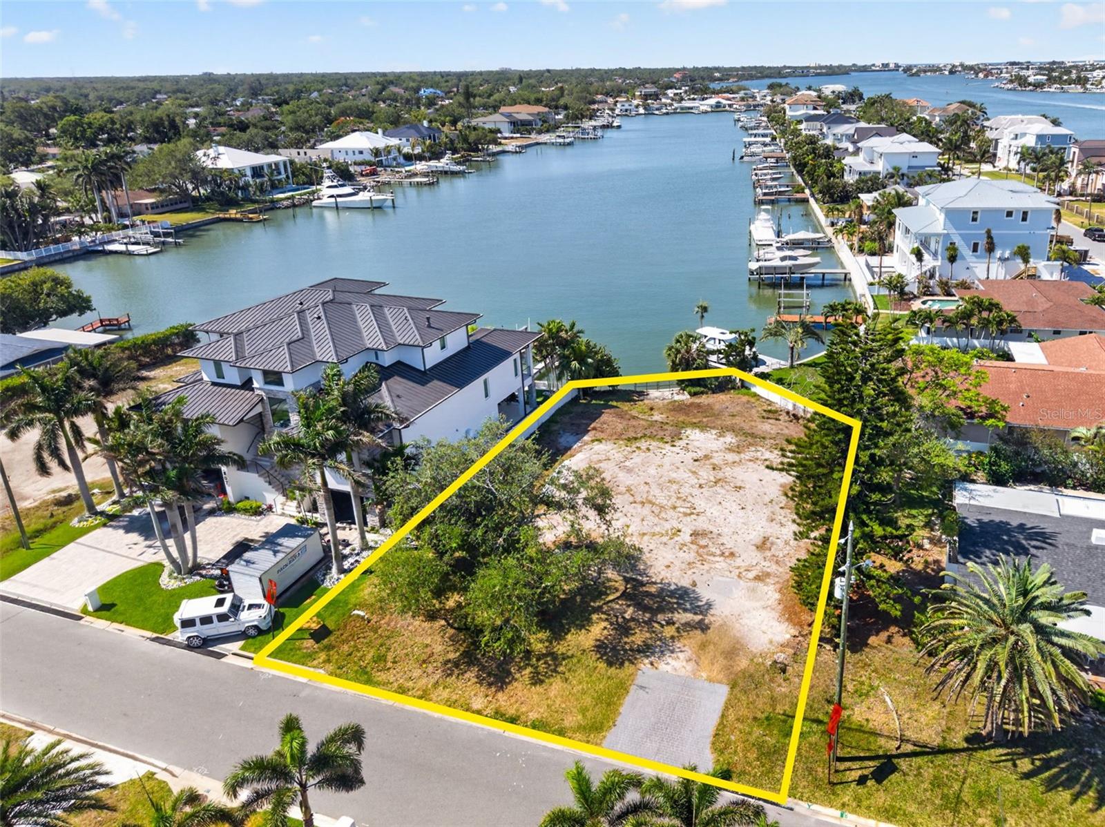 909 OAKWOOD DR, LARGO, FL — photo 3