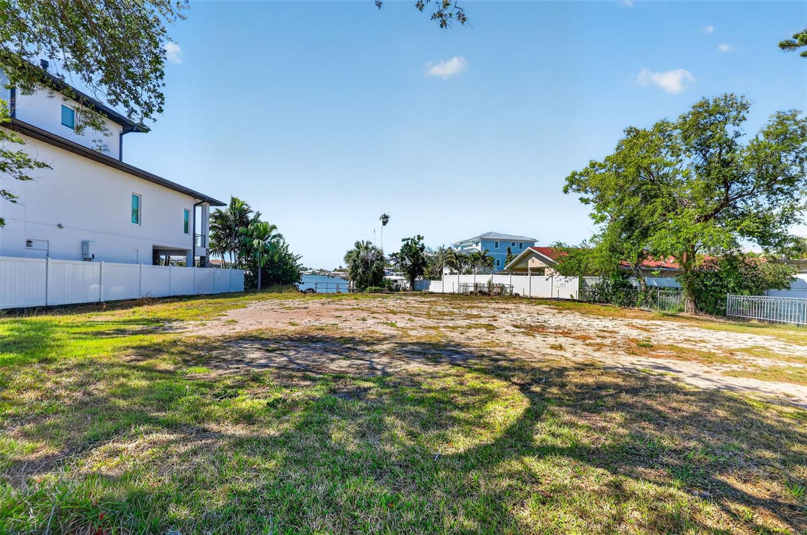 909 OAKWOOD DR, LARGO, FL — photo 6