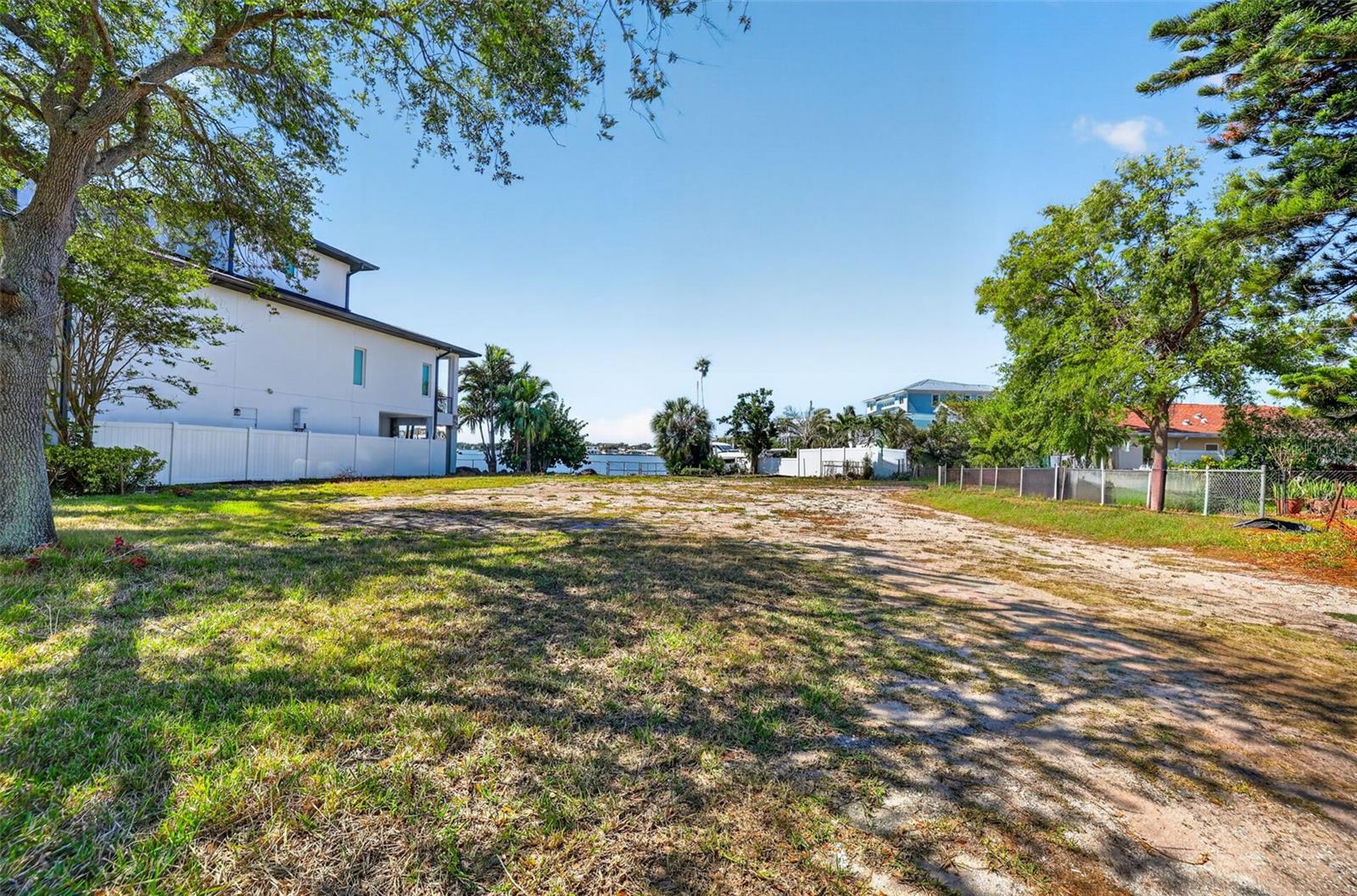 909 OAKWOOD DR, LARGO, FL — photo 9
