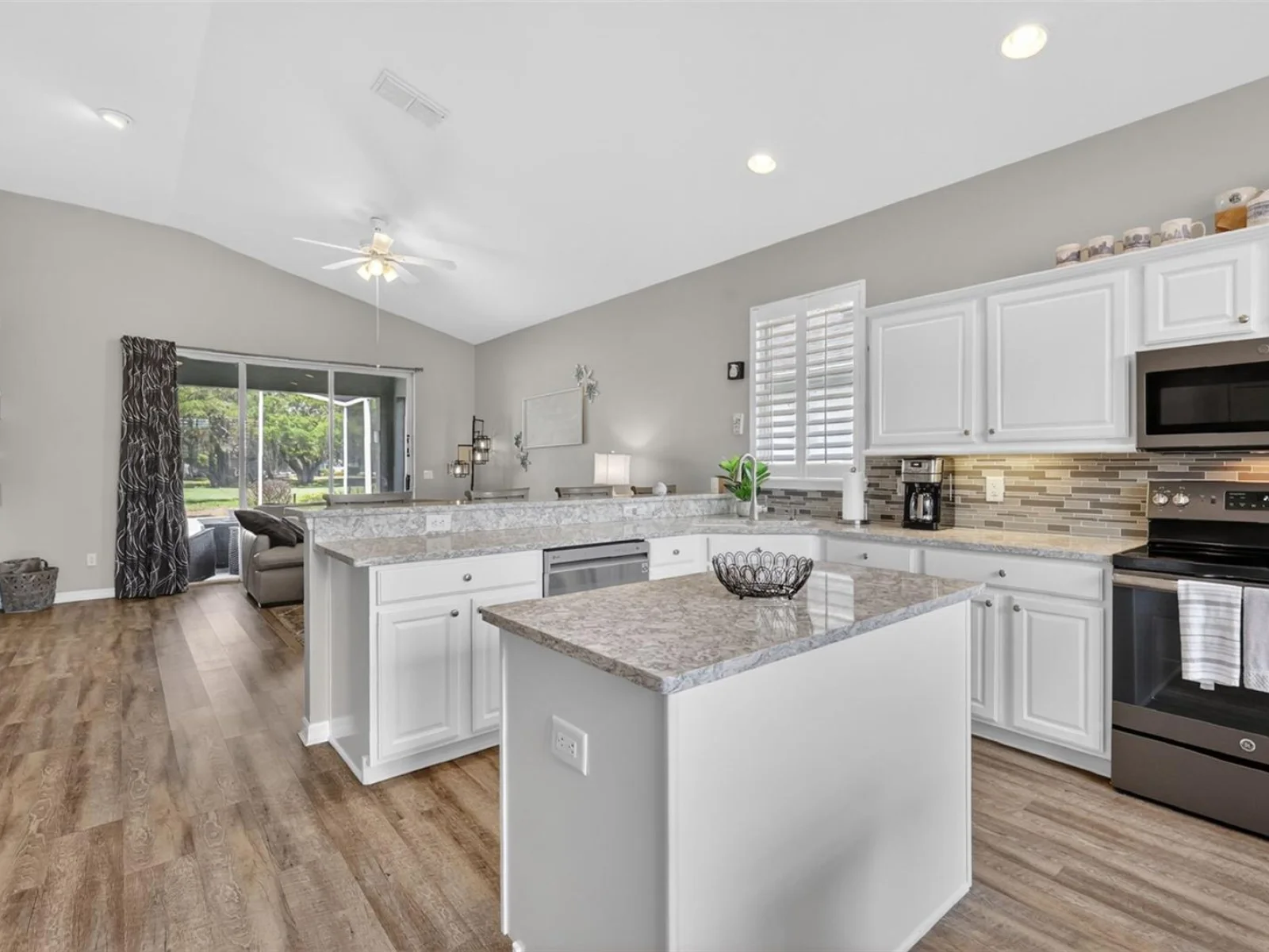 8011 PINE HOLLOW DR, MOUNT DORA, FL — photo 33
