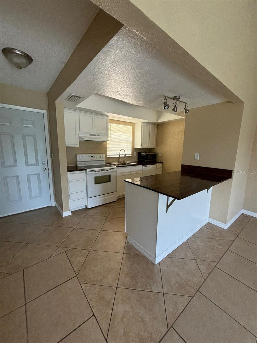 5109 LAWNTON CT, TAMPA, FL — photo 3