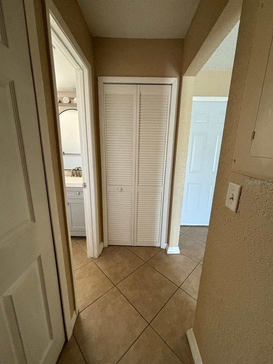 5109 LAWNTON CT, TAMPA, FL — photo 15