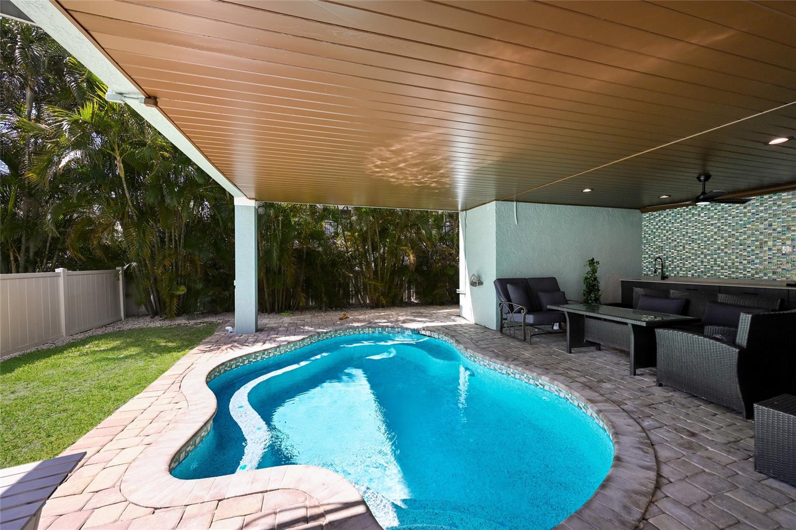 109 6TH ST N #A & B, BRADENTON BEACH, FL — photo 32