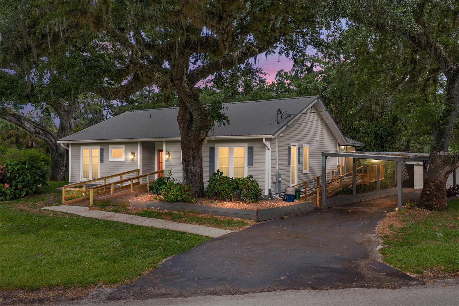 975 CALOOSA ESTATES DR, LABELLE, FL