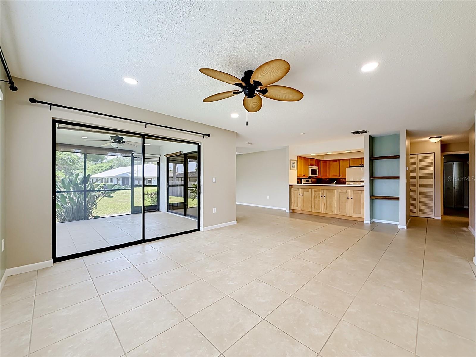 2733 COUNTRYSIDE BLVD #105, CLEARWATER, FL — photo 2
