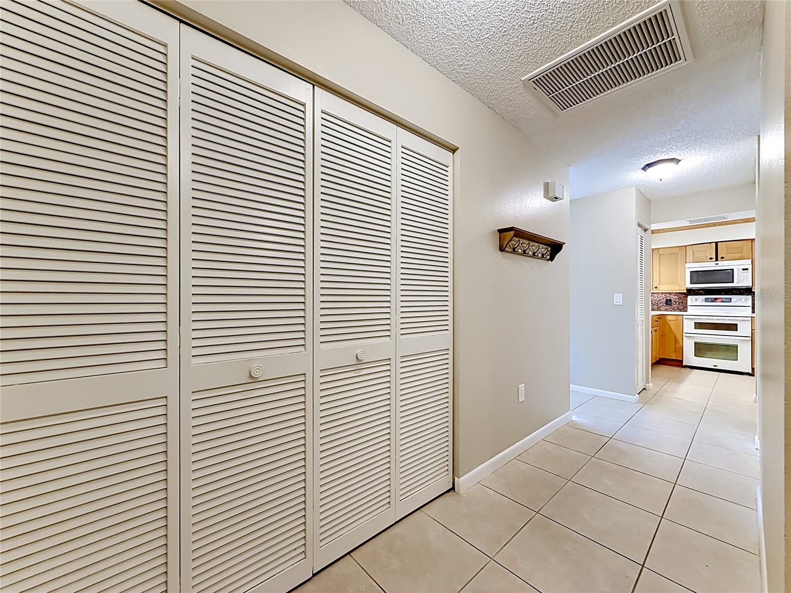 2733 COUNTRYSIDE BLVD #105, CLEARWATER, FL — photo 9