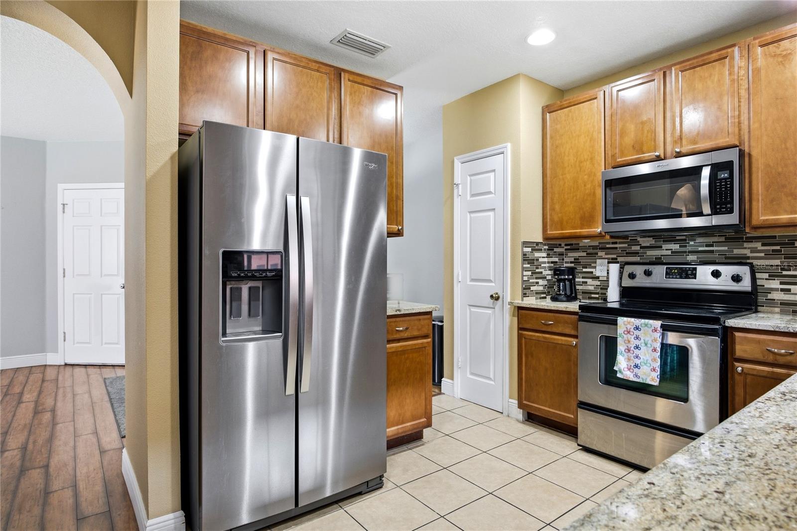 1033 BLACKWATER DR, WESLEY CHAPEL, FL — photo 9