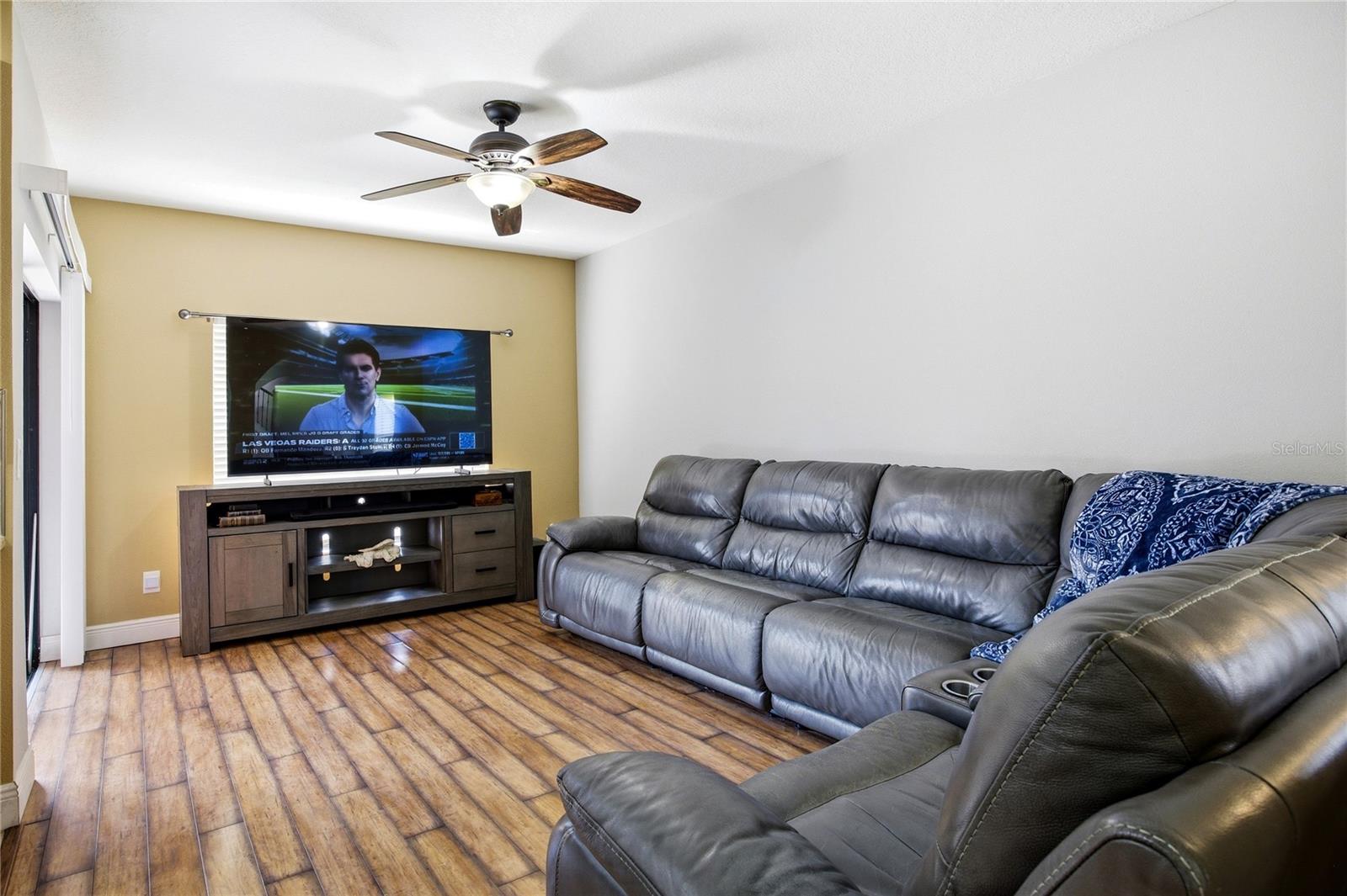 1033 BLACKWATER DR, WESLEY CHAPEL, FL — photo 10