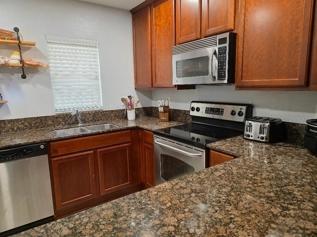 37613 AARALYN RD, ZEPHYRHILLS, FL — photo 3