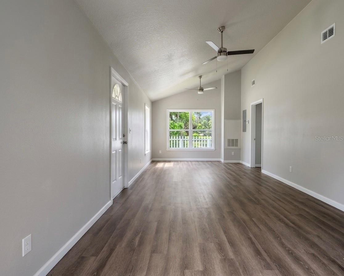 357 N MAIN AVE, GROVELAND, FL — photo 7