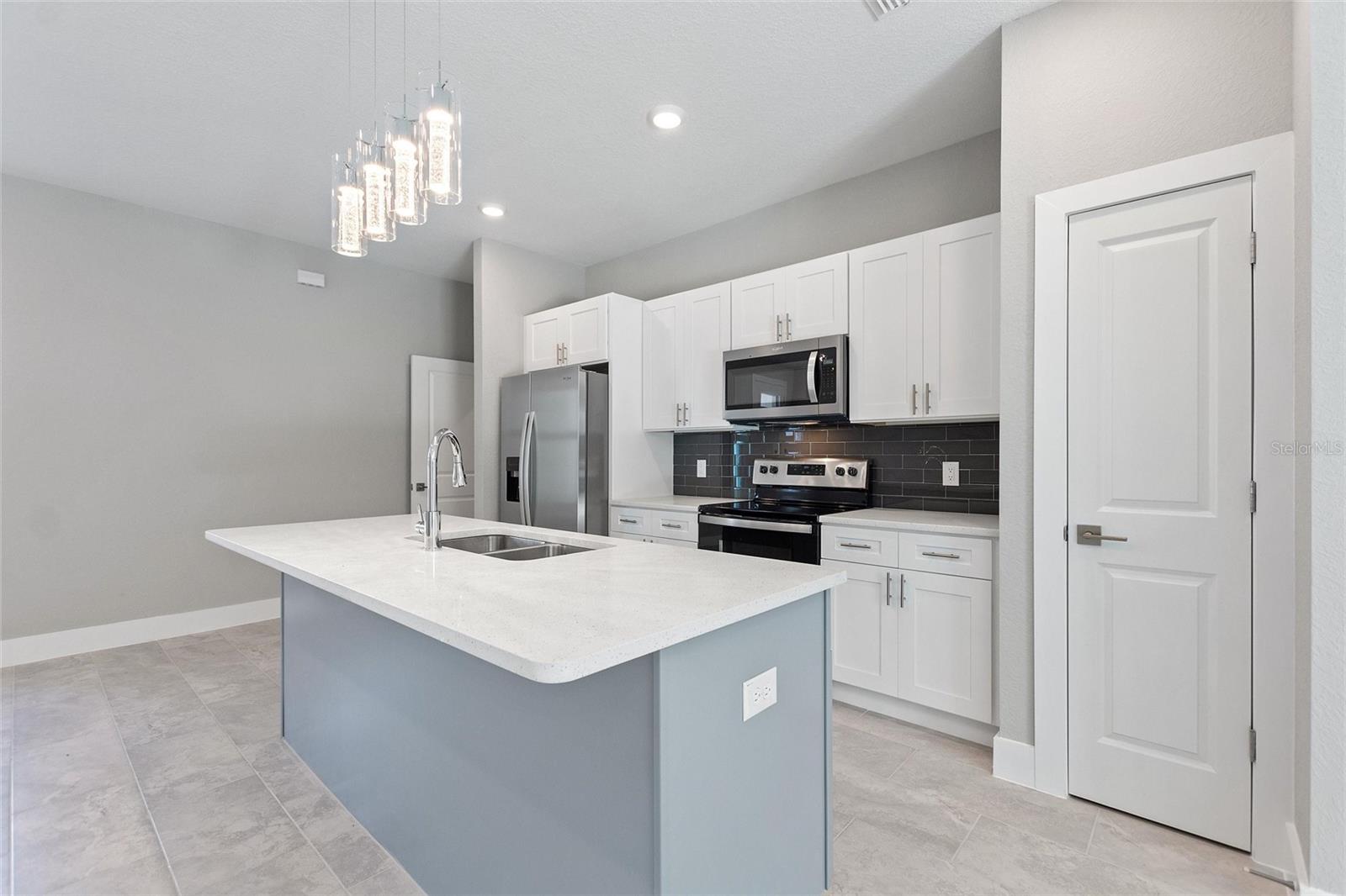 3707 FONTAINEBLEAU ST, NORTH PORT, FL — photo 9