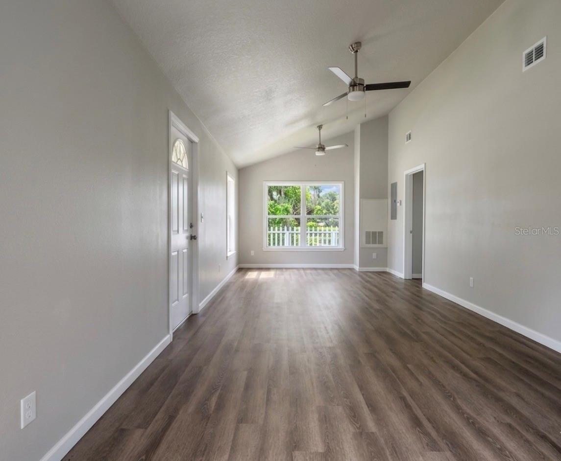 343 N MAIN AVE, GROVELAND, FL — photo 3