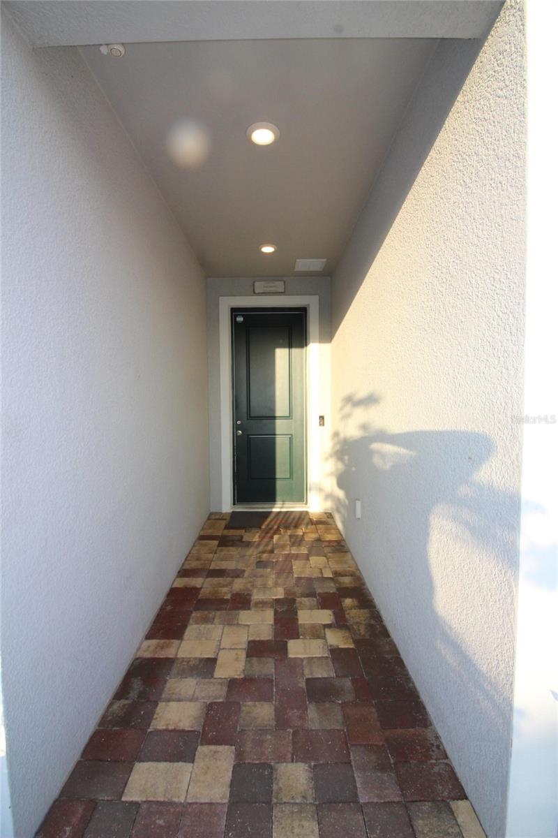 9449 SANDERS PARK PL, SEFFNER, FL — photo 4