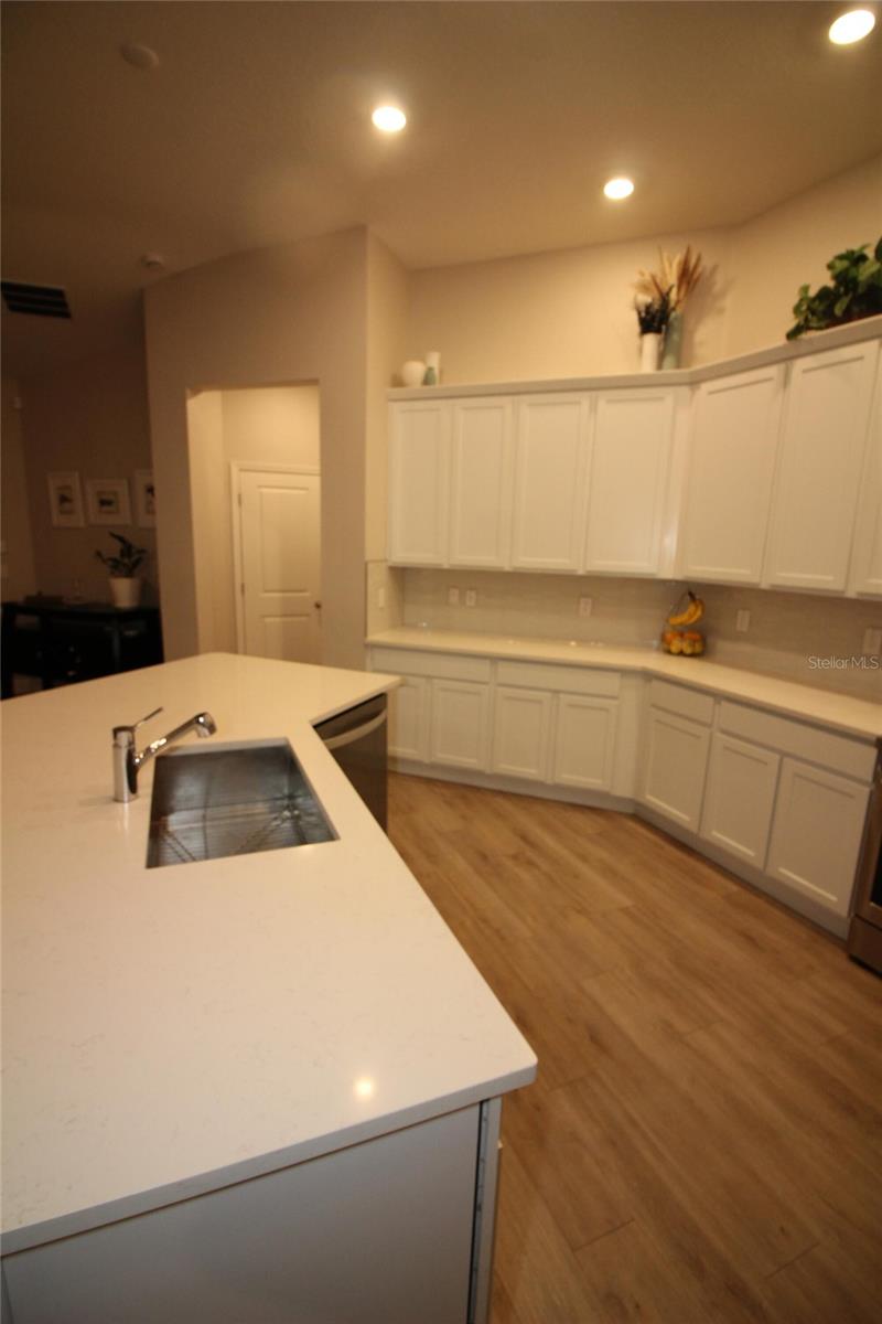 9449 SANDERS PARK PL, SEFFNER, FL — photo 11