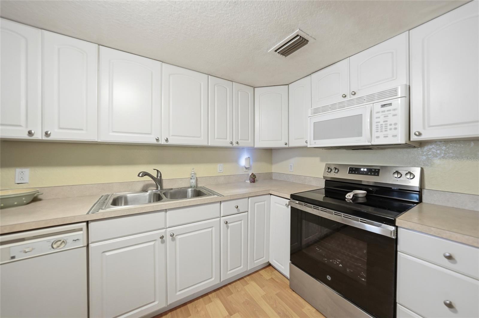 1051 FORREST NELSON BLVD #201, PORT CHARLOTTE, FL — photo 8