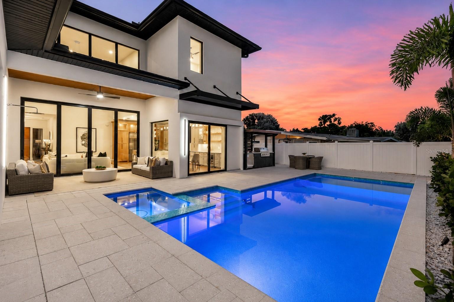 2121 CLEMATIS CT, SARASOTA, FL — photo 2