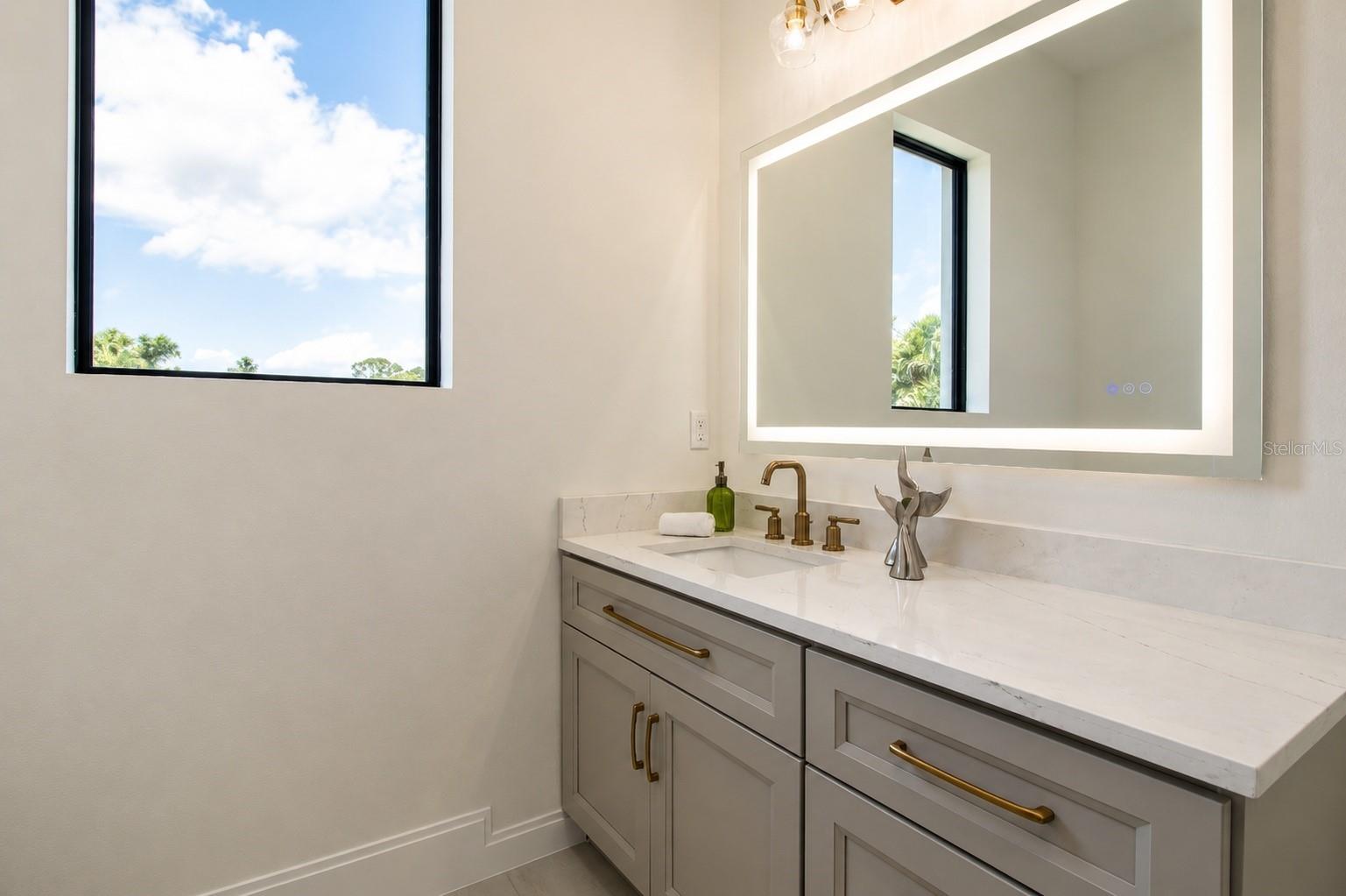 2121 CLEMATIS CT, SARASOTA, FL — photo 44