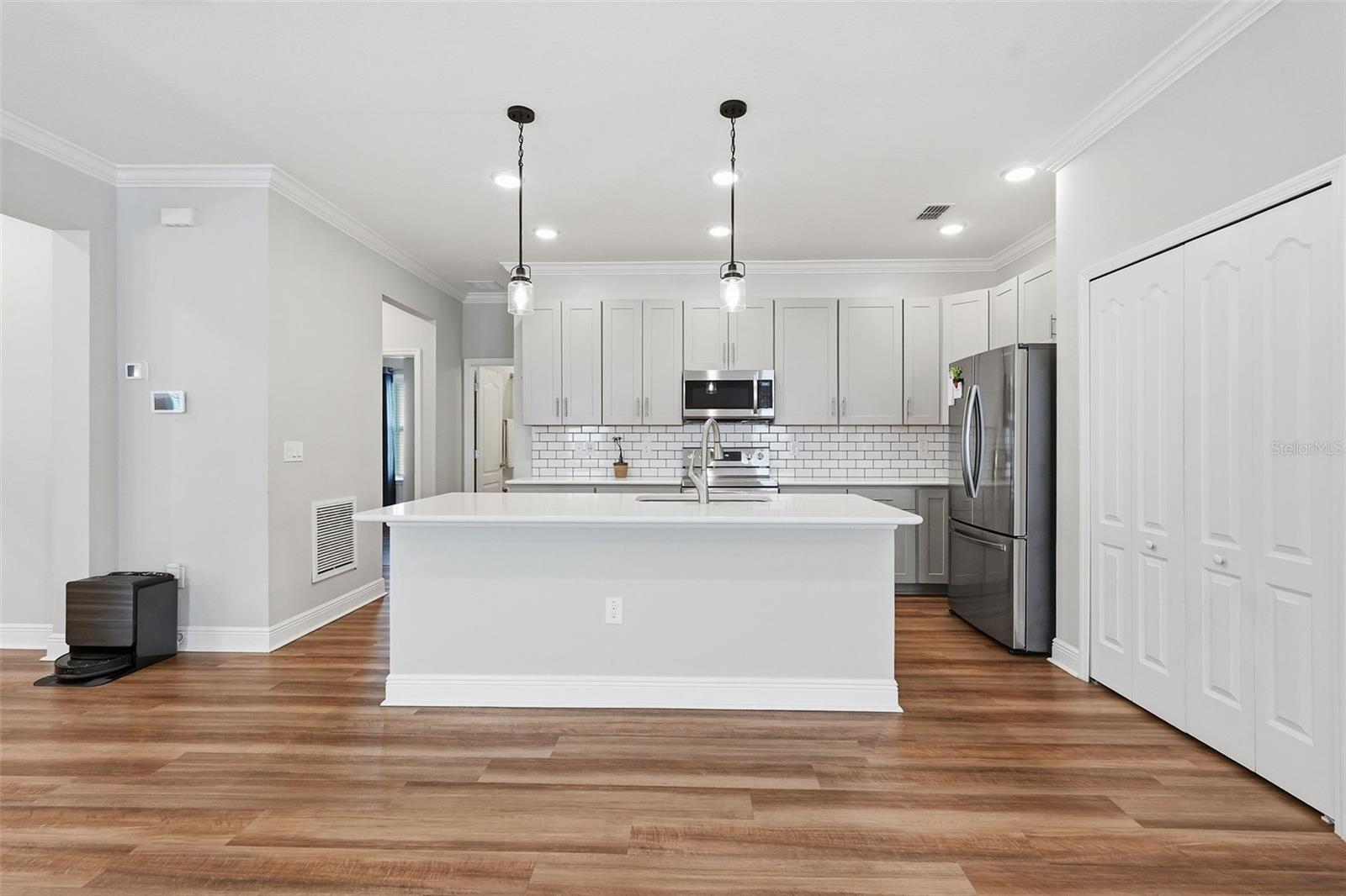 31068 JAZZ LEAF PL, SAN ANTONIO, FL — photo 3