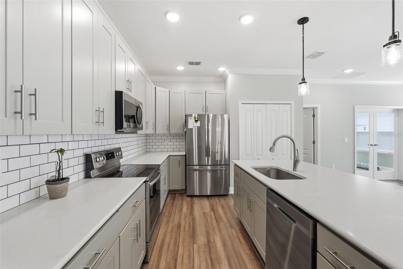 31068 JAZZ LEAF PL, SAN ANTONIO, FL — photo 4