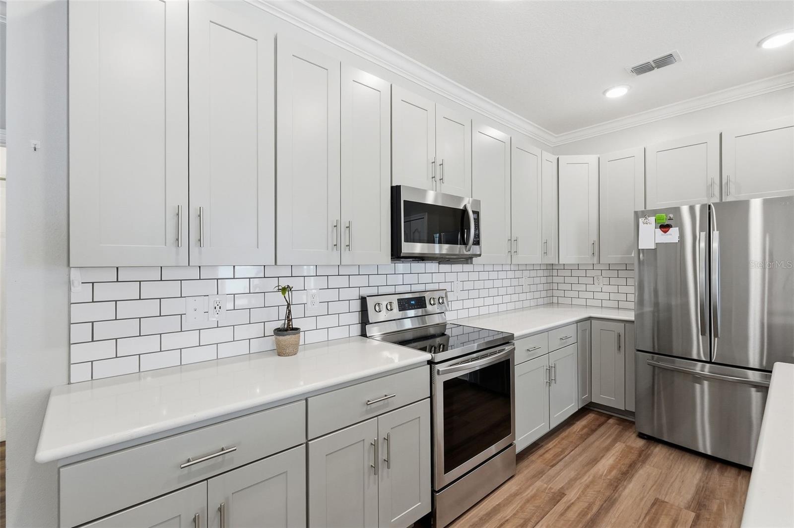 31068 JAZZ LEAF PL, SAN ANTONIO, FL — photo 5