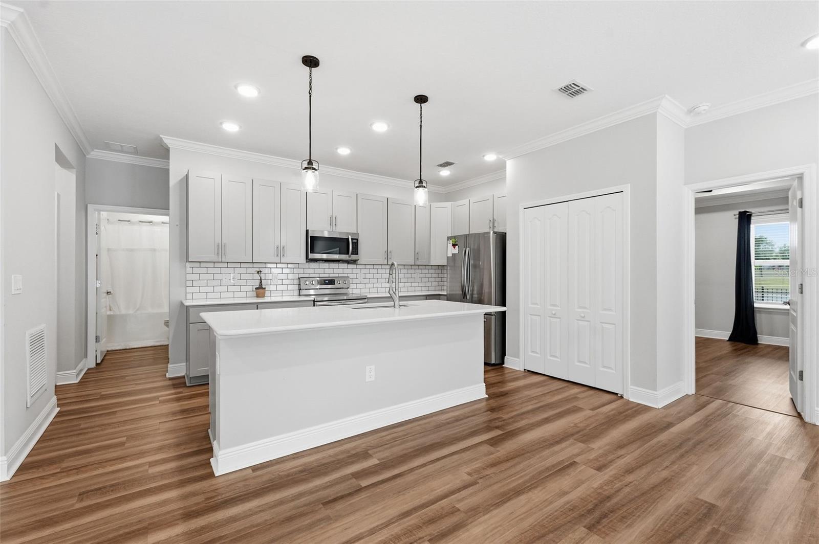 31068 JAZZ LEAF PL, SAN ANTONIO, FL — photo 8