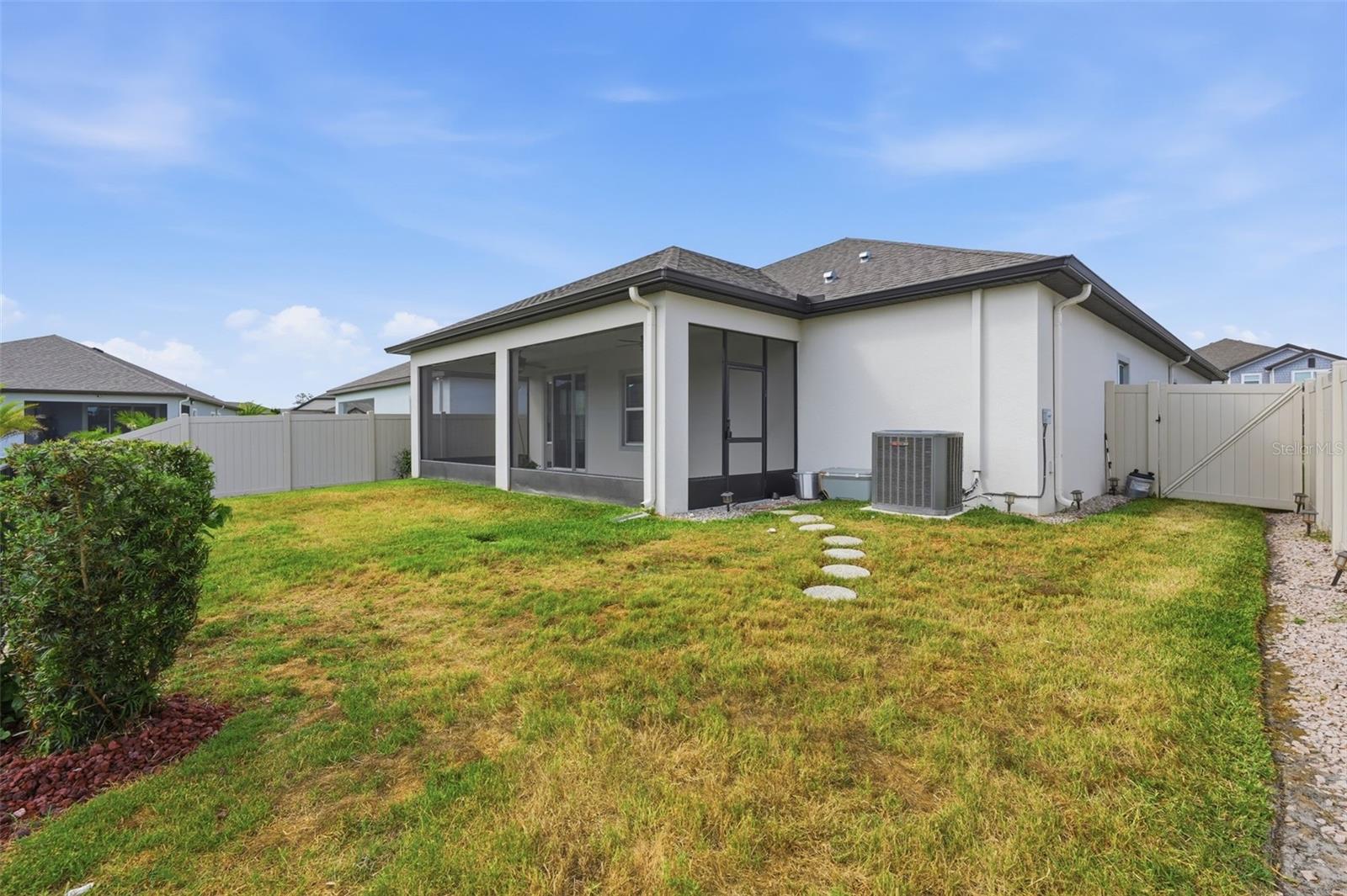 31068 JAZZ LEAF PL, SAN ANTONIO, FL — photo 32
