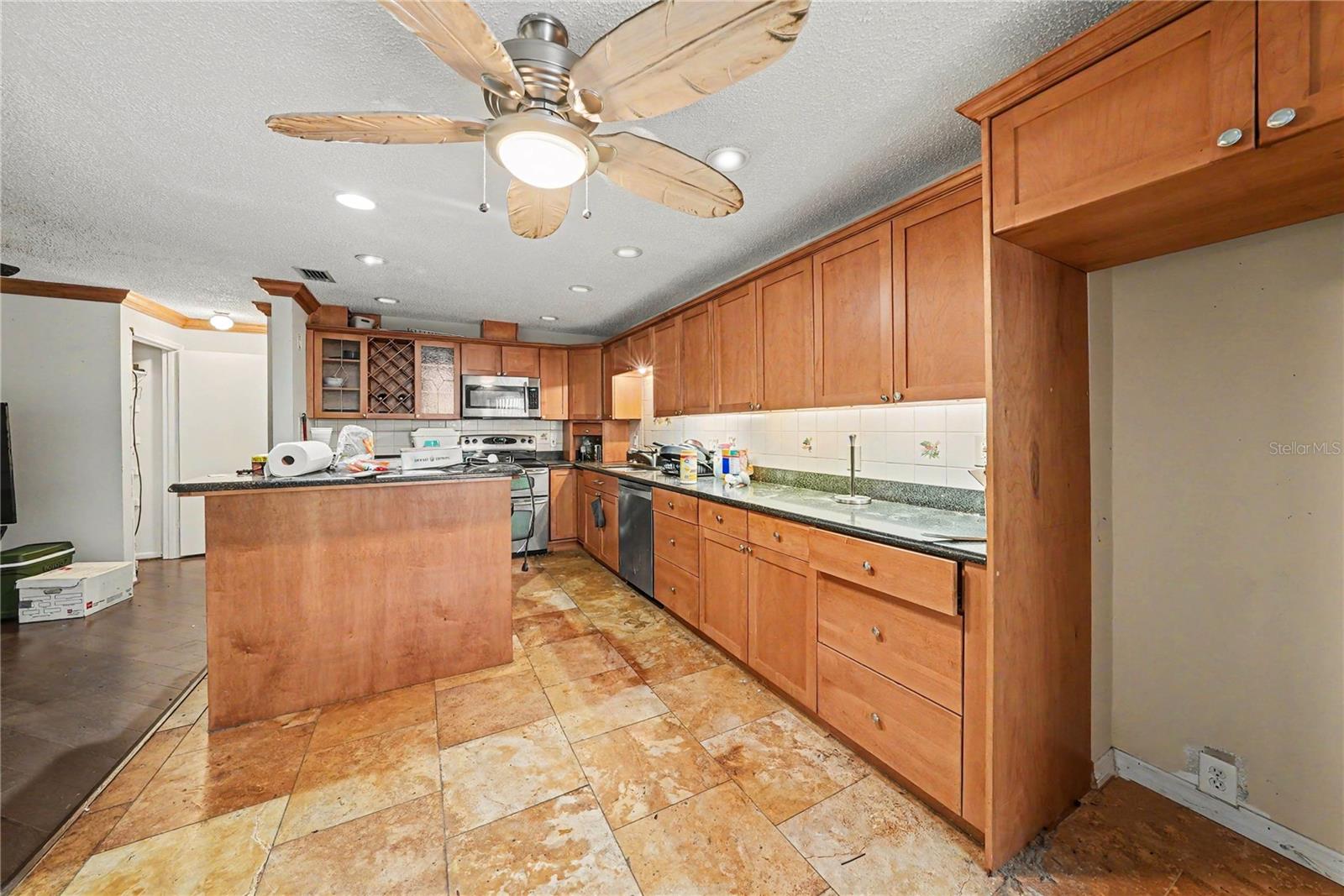 9624 HIDDEN OAKS CIR, TAMPA, FL — photo 11
