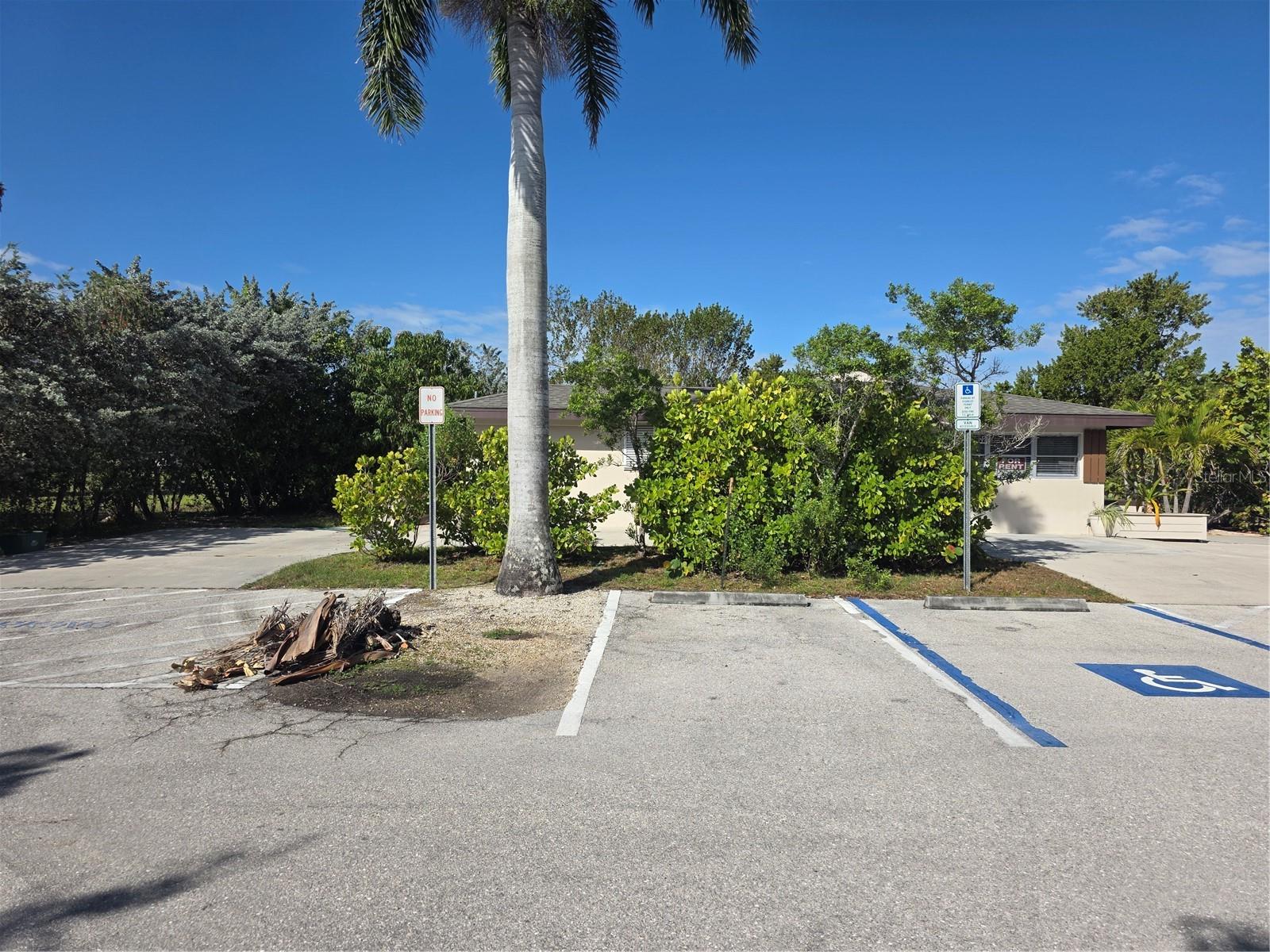 725 PATTY AVE, PUNTA GORDA, FL — photo 2