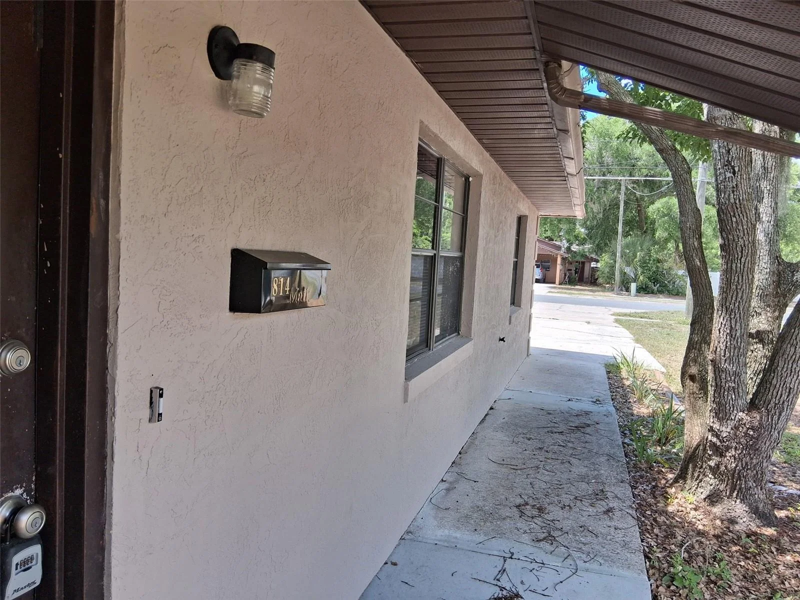 814 N SAINT CLAIR ABRAMS AVE, TAVARES, FL — photo 2